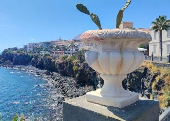 Vista dell\'acqua - Casa indipendente Vico Anfora
 
4/5, Aci Castello - foto 19