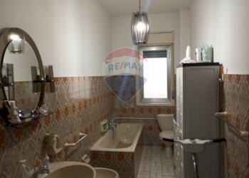 Bagno - Appartamento Via Salvatore Petronio Russo
 
32, Adrano - foto 11