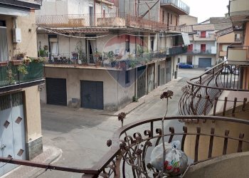 Balcone - Appartamento Via Salvatore Petronio Russo
 
32, Adrano - foto 12