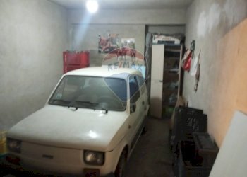 Parcheggio - Appartamento Via Salvatore Petronio Russo
 
32, Adrano - foto 14