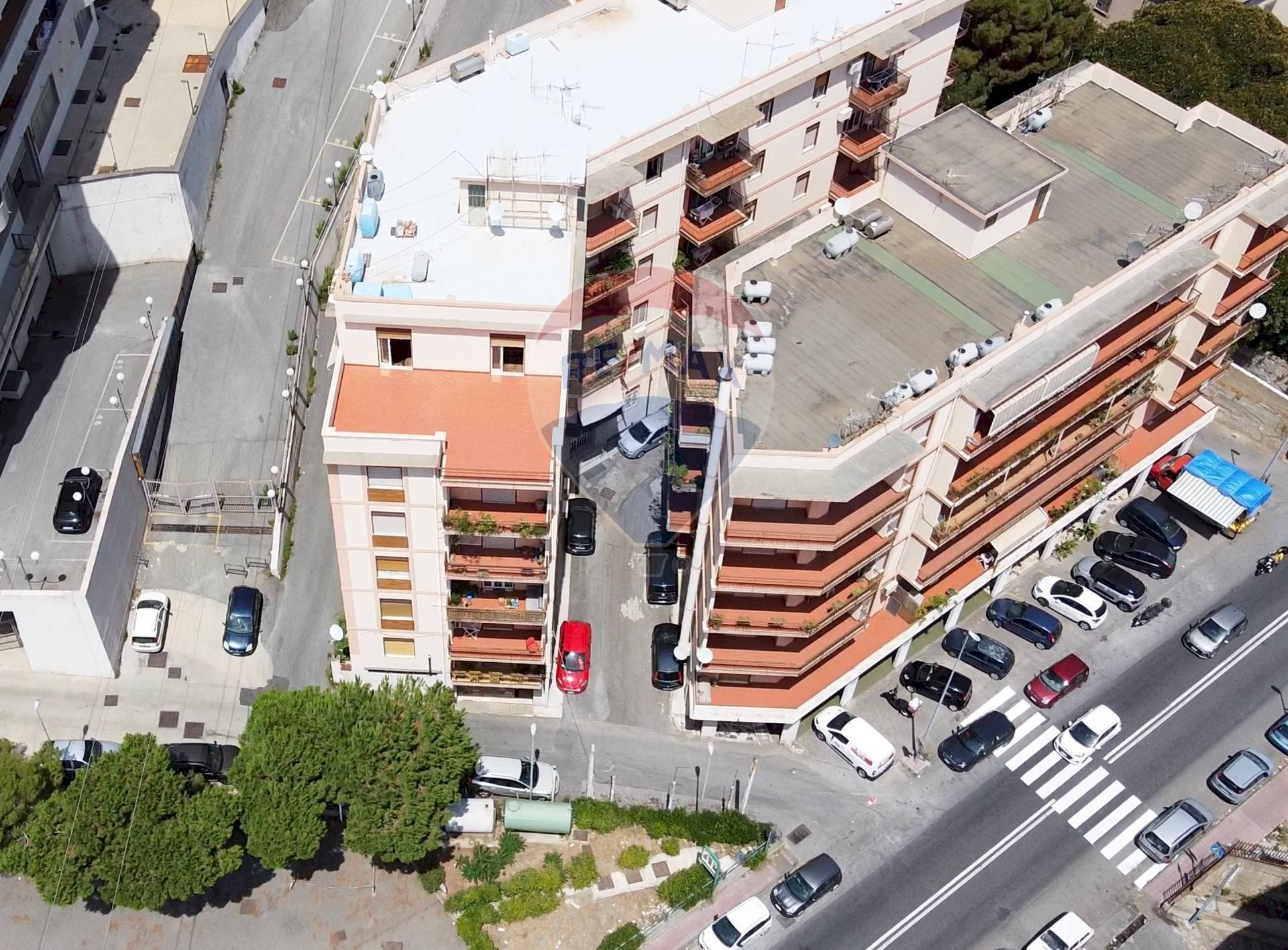 Edificio all\'aperto - Attico Strada Statale 114
 
KM 3, 5, Messina - foto 1