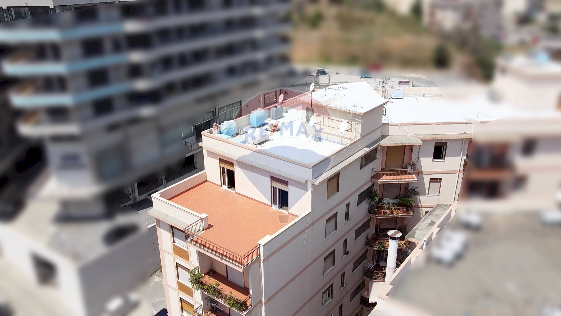 Edificio all\'aperto - Attico Strada Statale 114
 
KM 3, 5, Messina - foto 2