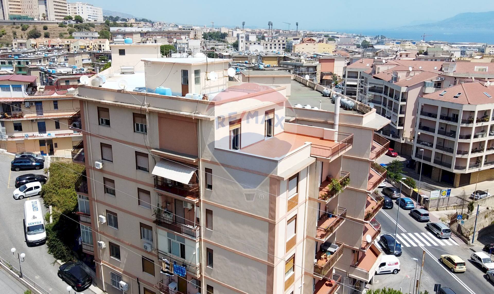 Edificio all\'aperto - Attico Strada Statale 114
 
KM 3, 5, Messina - foto 3