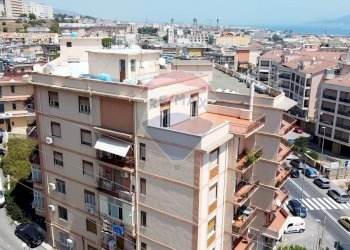 Edificio all\'aperto - Attico Strada Statale 114
 
KM 3, 5, Messina - foto 3