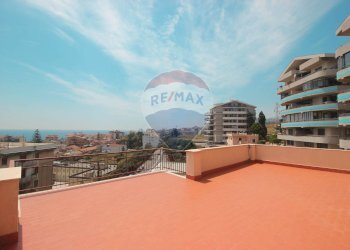 Terrazza - Attico Strada Statale 114
 
KM 3, 5, Messina - foto 4