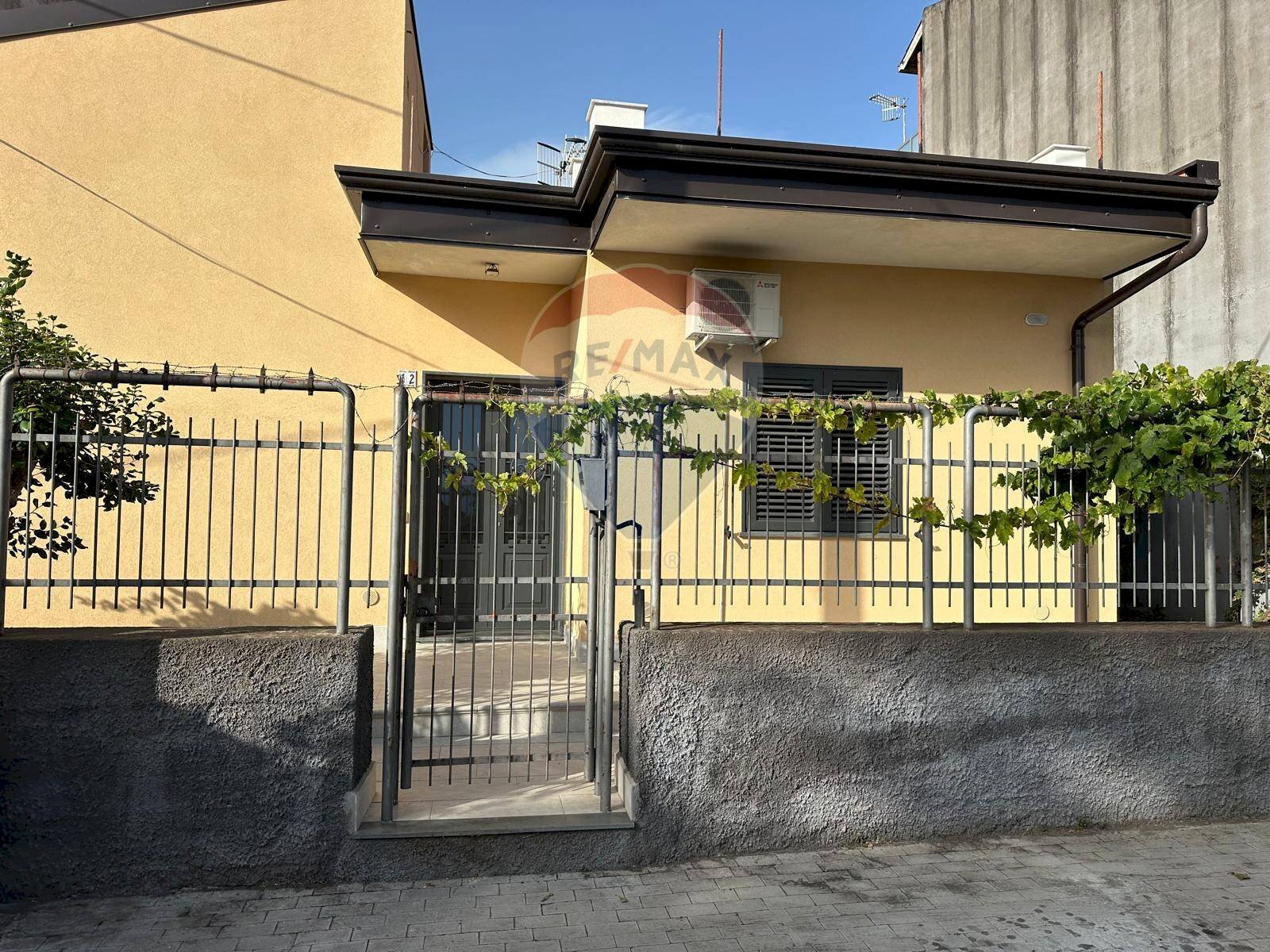 Casa all\'aperto - Villa Via Piersanti Mattarella
 
12, Piedimonte Etneo - foto 1