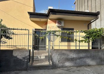 Casa all\'aperto - Villa Via Piersanti Mattarella
 
12, Piedimonte Etneo - foto 1