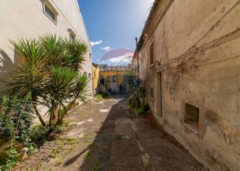 Edificio all\'aperto - Casa indipendente PIAZZA ARMANDO DIAZ
 
7, Paterno - foto 4