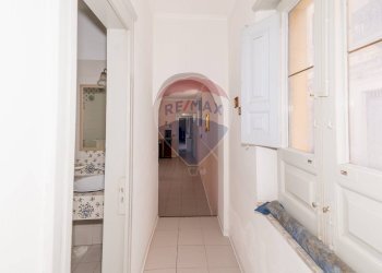 Hall / corridoio - Casa indipendente PIAZZA ARMANDO DIAZ
 
7, Paterno - foto 5