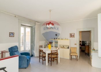 Sala da pranzo - Casa indipendente PIAZZA ARMANDO DIAZ
 
7, Paterno - foto 6