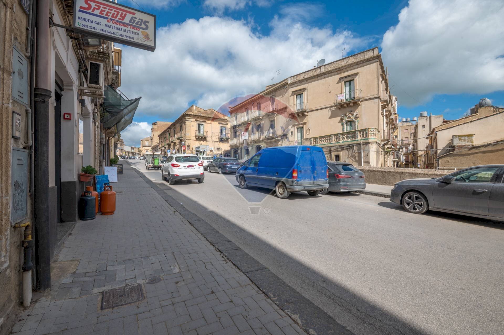 Edificio all\'aperto - Commercial Premises Via Roma
 
120, Caltagirone - photo 1