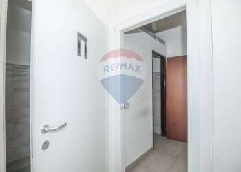 Hall / corridoio - Commercial Premises Via Roma
 
120, Caltagirone - photo 14