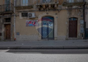 Edificio all\'aperto - Commercial Premises Via Roma
 
120, Caltagirone - photo 22