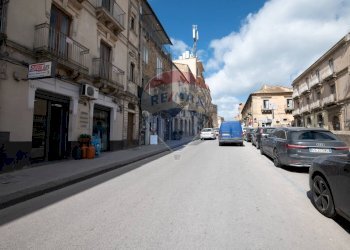 Edificio all\'aperto - Commercial Premises Via Roma
 
120, Caltagirone - photo 23