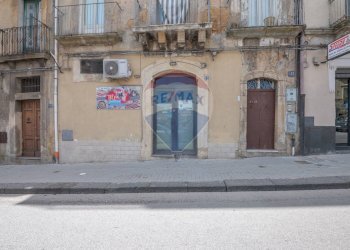 Edificio all\'aperto - Commercial Premises Via Roma
 
120, Caltagirone - photo 24