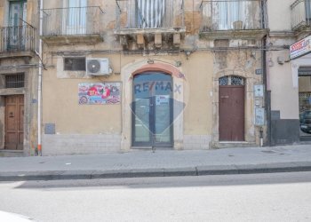 Edificio all\'aperto - Commercial Premises Via Roma
 
120, Caltagirone - photo 27