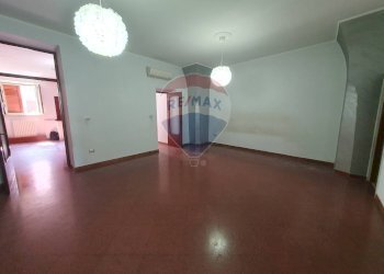 Stanza vuota - Bilocale Via Ugo Foscolo
 
71, Bari - foto 9