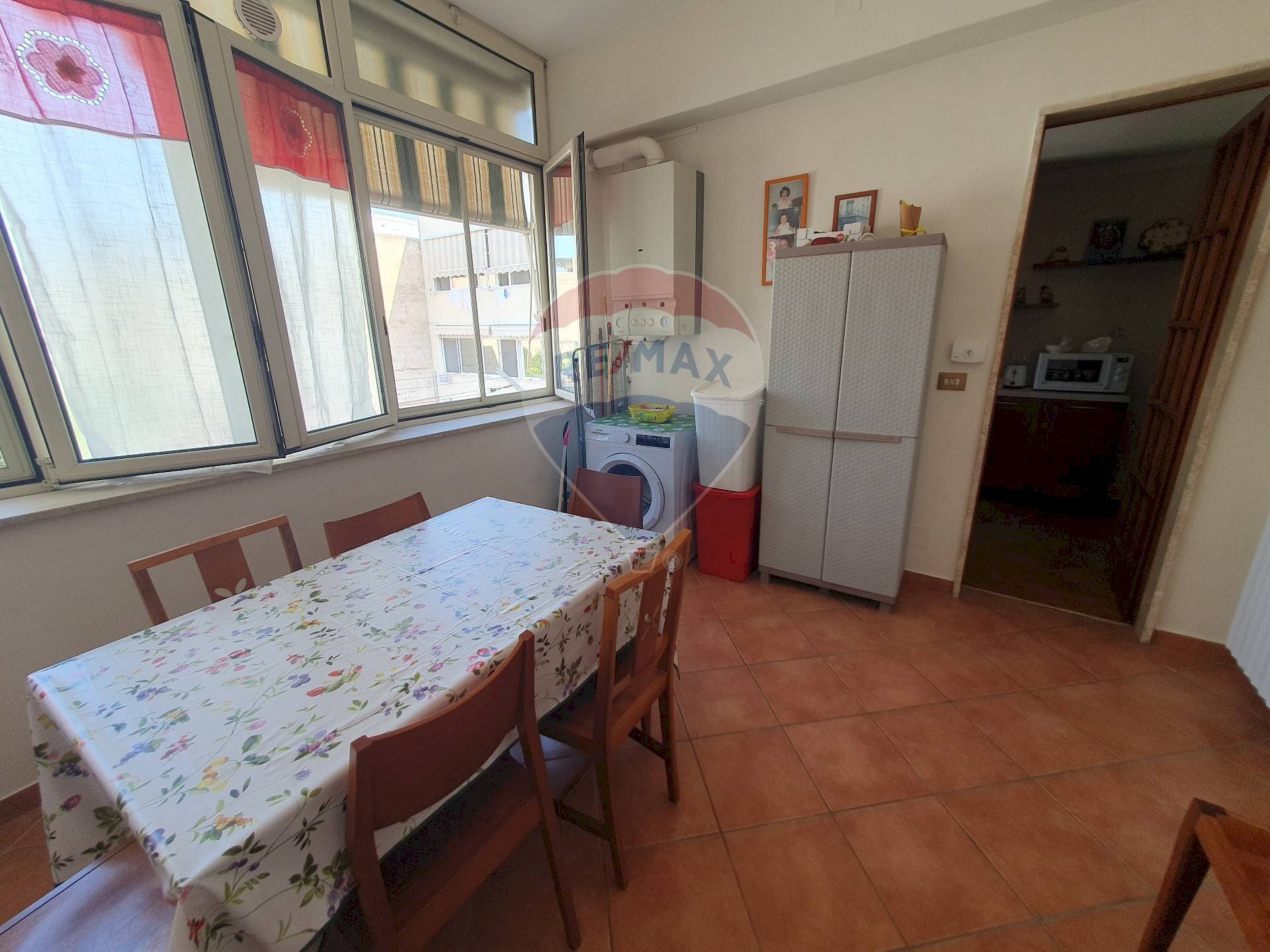 Sala da pranzo - Three-room apartment Via Ugo Foscolo
71A, Bari - photo 3