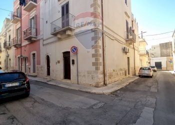 Edificio all\'aperto - Casa indipendente Via Regina Margherita
11, Turi - foto 1