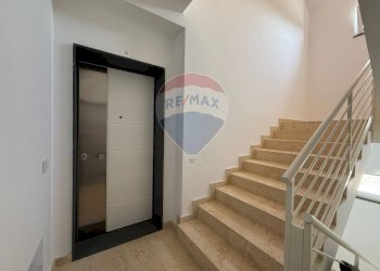 Scale - Trilocale Via Alfredo Giovine
73, Bari - foto 9