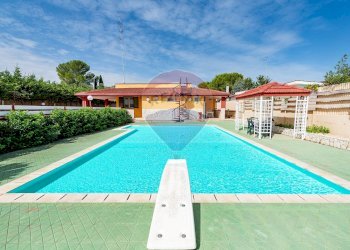 Piscina - Villa Generale Palmiotti
 
41/C, Bitetto - photo 1