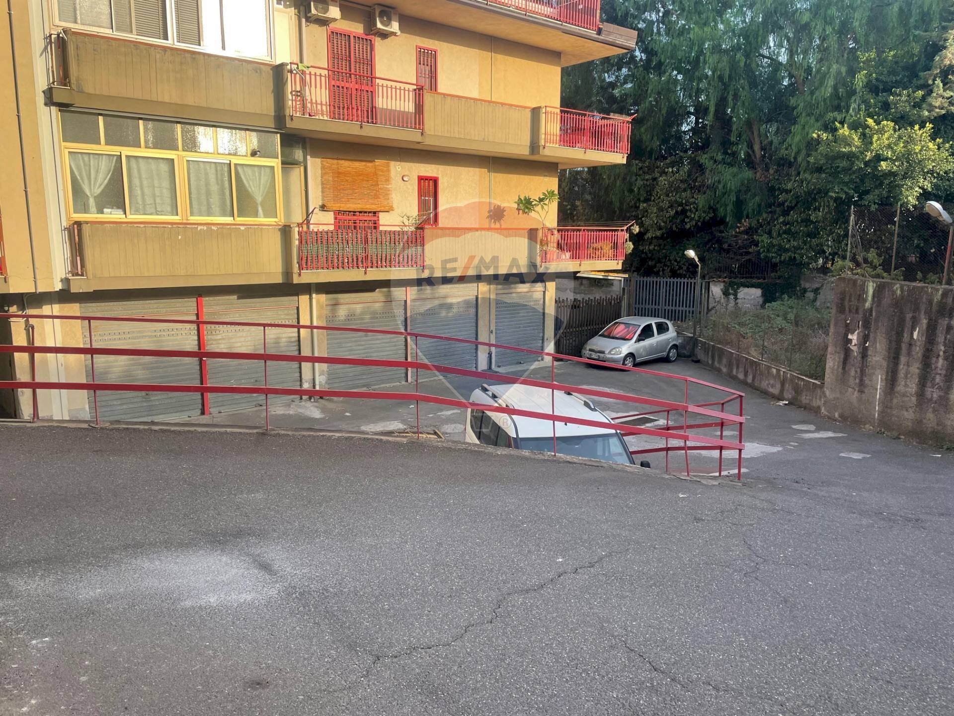 Edificio all\'aperto - Box Via Sottotenente Vincenzo Barbagallo
 
75, Acireale - foto 1