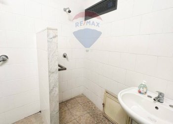 Bagno - Locale Commerciale Via Cimone
 
1, Catania - foto 7