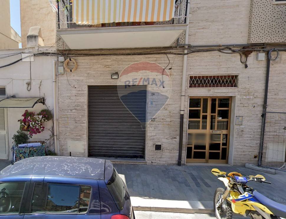 Edificio all\'aperto - Locale Commerciale Via Gargano
 
29, Manfredonia - foto 1