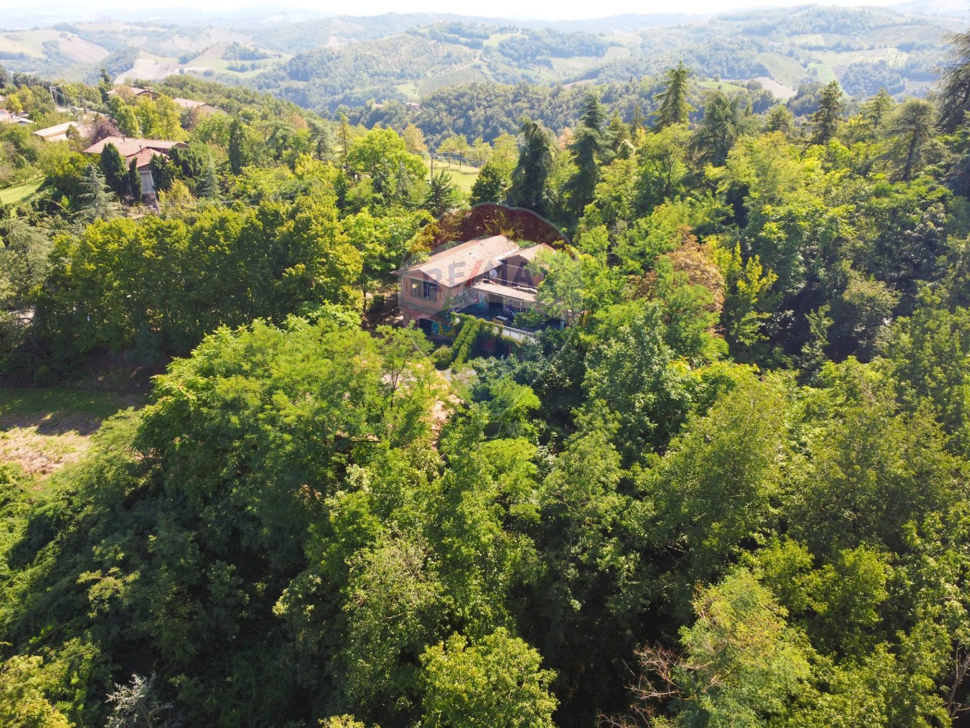 Vista delle montagne - Locale Commerciale VIA MATILDICA
 
12, Quattro Castella - foto 2