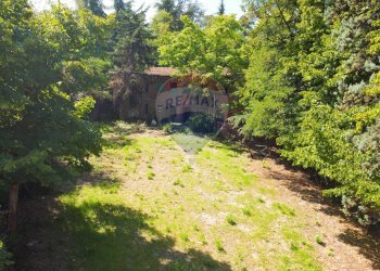 Giardino - Locale Commerciale VIA MATILDICA
 
12, Quattro Castella - foto 7