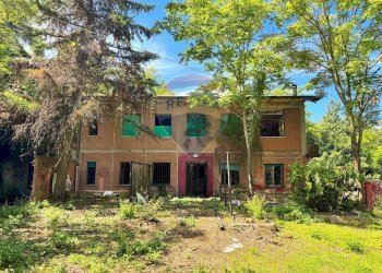 Casa all\'aperto - Locale Commerciale VIA MATILDICA
 
12, Quattro Castella - foto 8