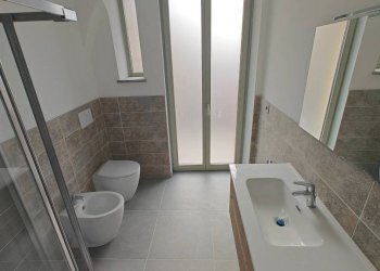 Bagno - Bilocale via Madama Cristina, 65, Torino (zona San Salvario) - foto 4