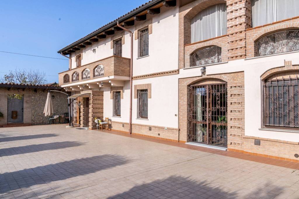 Facciata - Villa via Maniotto, 6, Carmagnola - foto 3