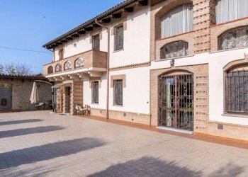 Facciata - Villa via Maniotto, 6, Carmagnola - foto 3