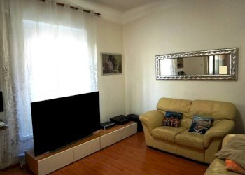 Salone - Trilocale corso Luigi Andrea Martinetti, 1, Genova (zona Sampierdarena) - foto 1