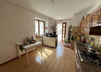 Cucina - Casa indipendente via Fratelli Bottero, 1/a, Chiusa di Pesio - foto 2