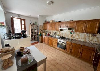 Cucina - Casa indipendente via Fratelli Bottero, 1/a, Chiusa di Pesio - foto 4