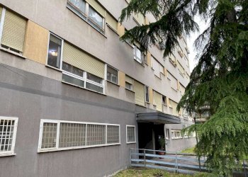 Facciata - Bilocale via Beata Vergine del Carmelo, Roma (zona Mostacciano) - foto 1