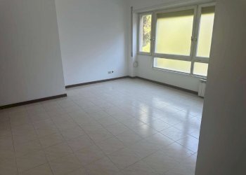 Soggiorno 2. - Bilocale via Beata Vergine del Carmelo, Roma (zona Mostacciano) - foto 4