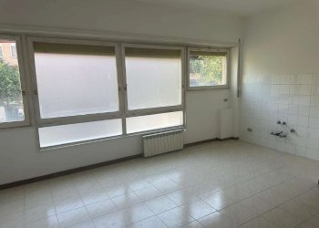 Soggiorno 3. - Bilocale via Beata Vergine del Carmelo, Roma (zona Mostacciano) - foto 5