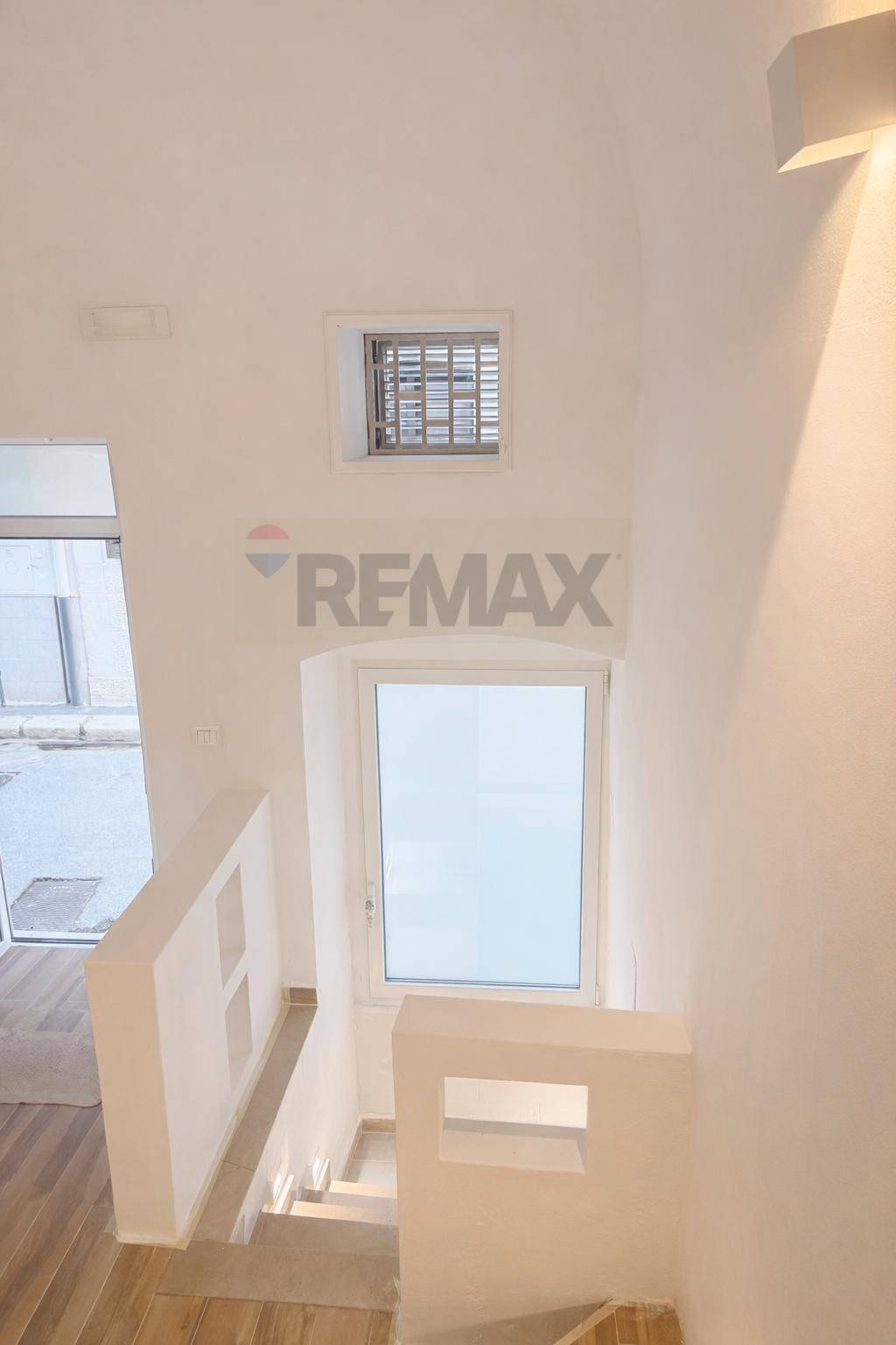 Scale - Bilocale Via Gioacchino Rossini
 
55, Triggiano - foto 2