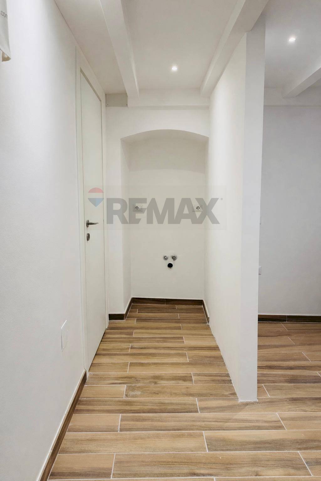 Hall / corridoio - Bilocale Via Gioacchino Rossini
 
55, Triggiano - foto 3