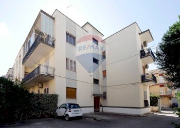 Edificio all\'aperto - Quadrilocale Via Lonigro
 
17, Bari - foto 1