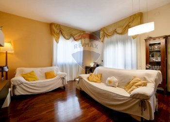 Soggiorno - Quadrilocale Via Lonigro
 
17, Bari - foto 5