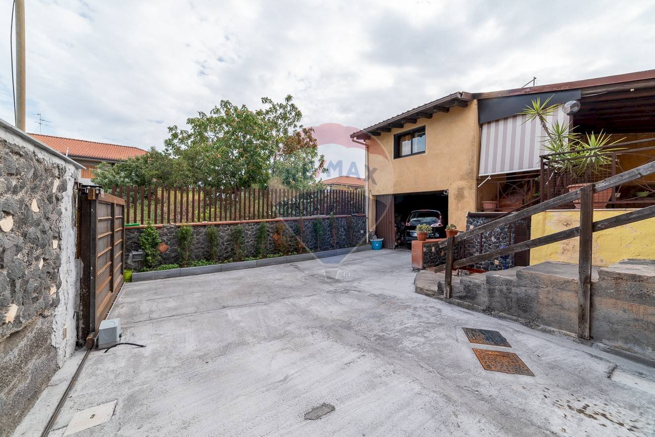 Terrazza - Semi-detached house VIA SALVATORE GIUFFRIDA
 
15, Mascalucia - photo 1