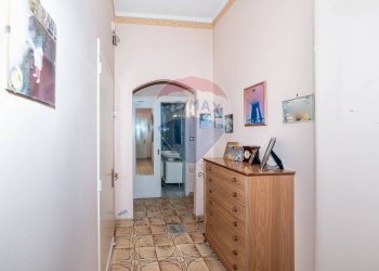 Hall / corridoio - Casa semi indipendente VIA SALVATORE GIUFFRIDA
 
15, Mascalucia - foto 17