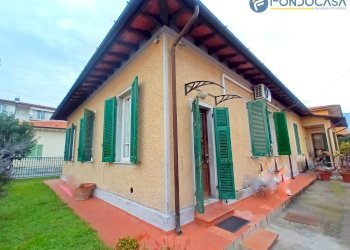 facciata - Casa semi indipendente Via Don Giovanni Minzoni, Pietrasanta - foto 1