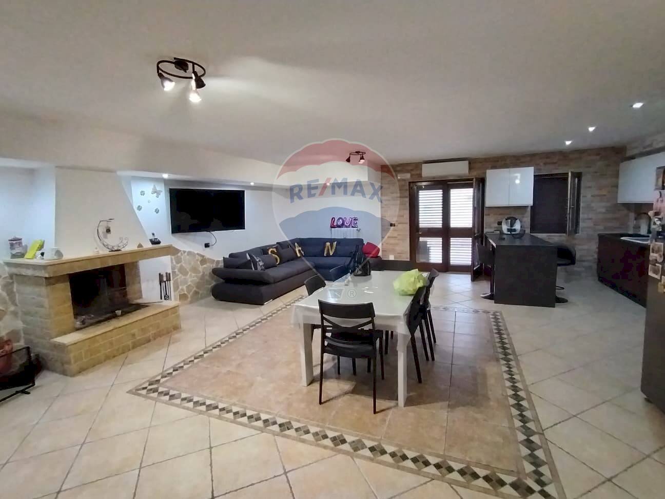 Sala da pranzo - Four-room apartment Via Bandinelli
 
15, Surbo - photo 1