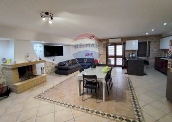 Sala da pranzo - Quadrilocale Via Bandinelli
 
15, Surbo - foto 1