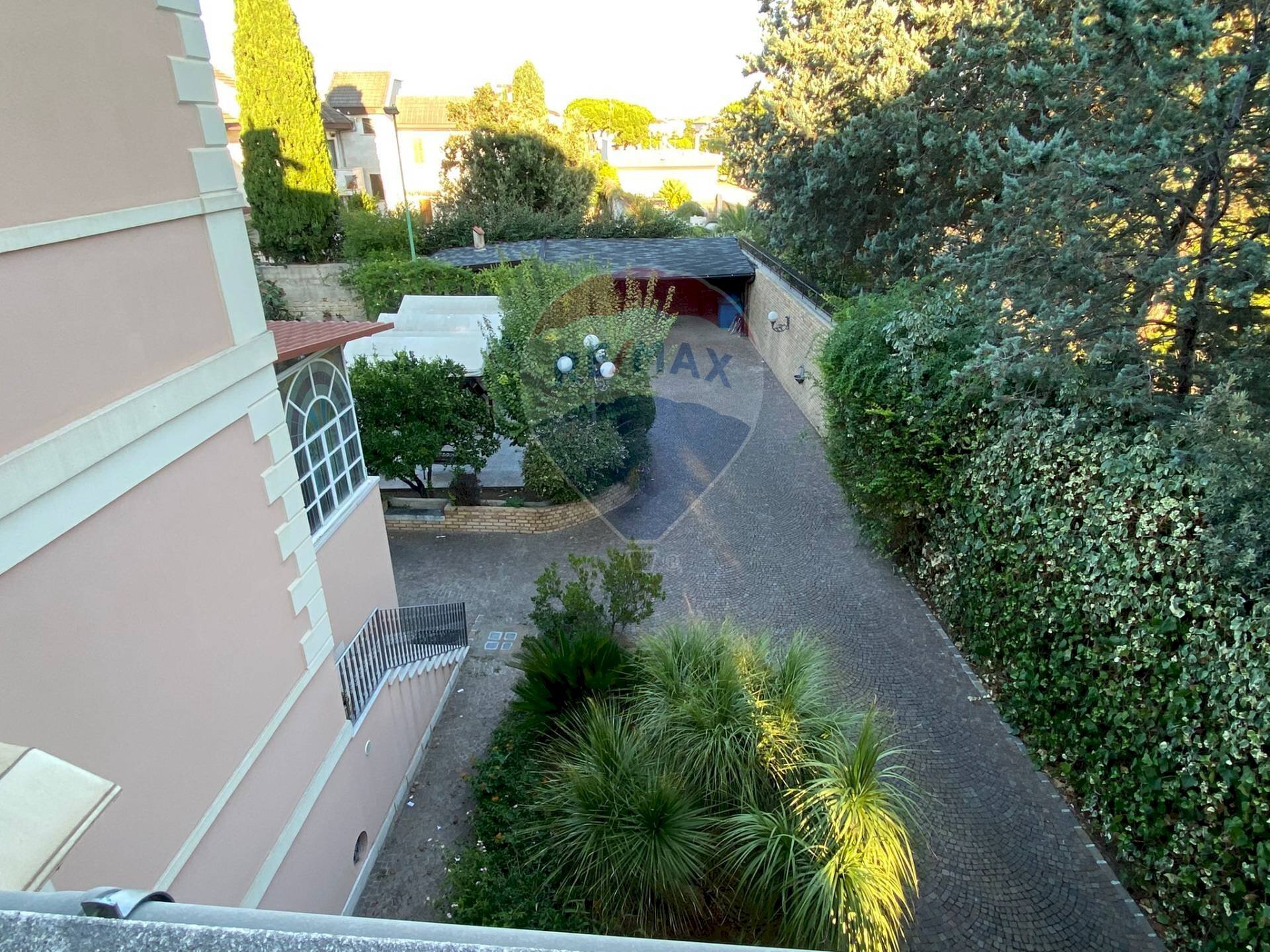 Giardino - Commercial Premises Corso Alcide De Gasperi
 
330, Bari - photo 3